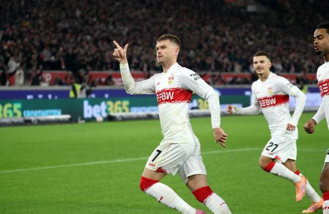 09.11.25 VfB Stuttgart - FC Augsburg Deutschland, Stuttgart, 09.11.2025, Fussball, Bundesliga, Saison 2025 2026, VfB Stuttgart - FC Augsburg: Maximilian Mittelstädt (VfB Stuttgart); Jubel Tor Elfmeter 1:1 Mittelstädt.