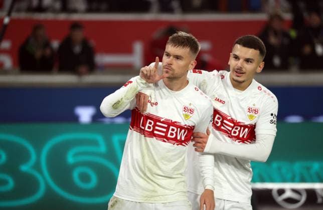 09.11.25 VfB Stuttgart - FC Augsburg Deutschland, Stuttgart, 09.11.2025, Fussball, Bundesliga, Saison 2025 2026, VfB Stuttgart - FC Augsburg: v.l. Maximilian Mittelstädt, Badredine Bouanani (beide VfB Stuttgart); Jubel Tor Elfmeter 1:1 Mittelstädt.