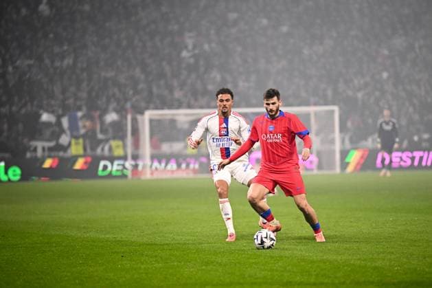 Olympique Lyonnais v Paris Saint-Germain - Ligue 1 McDonald s 2025 2026 21 Ruben KLUIVERT (ol) - 07 Khvicha KVARATSKHELIA (psg) during the Ligue 1 McDonald s match between Lyon and Paris at Groupama Stadium on November 9, 2025 in Lyon, France. Lyon France  Copyright: xFEPx 776348198