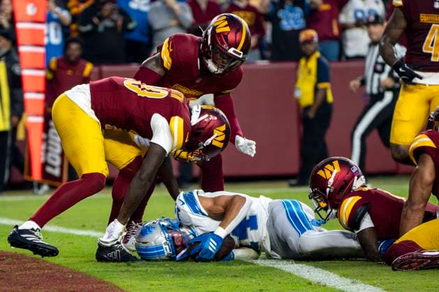 Detroit Lions running back Amon-Ra St. Brown (14) scores a touchdown in the first quarter of a game against the Washington Commanders at Northwest Stadium in Landover, Maryland on Sunday, November 9, 2025. The Lions beat the Commanders 44-22.  WAP20251109326 BONNIExCASH