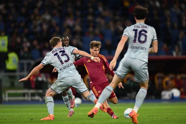 November 9, 2025, Roma, Italy: Tommaso Baldanzi of AS Roma seen in action during the Serie A match between Roma and Udinese at Stadio Olimpico. Final score; AS Roma 2-0 Udinese Roma Italy - ZUMAs197 20251109_aaa_s197_361 Copyright: xGennaroxMasix