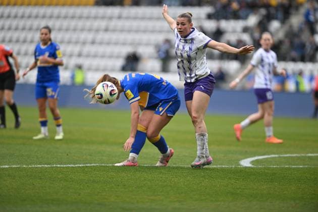 RECORD DATE NOT STATED Ramona Maier (9; SGS Essen) im Zweikampf mit einem Spieler von FC Carl Zeiss Jena um den Ball Zweikampf um Ball Copyright: xSpeedshotx
