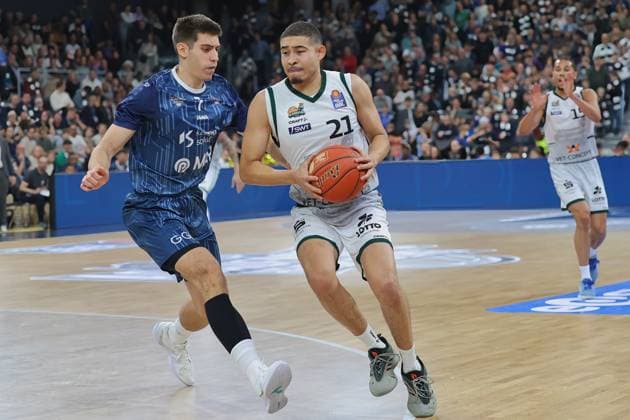v. li. im Zweikampf , Dusan Neskovic (MLP Academics Heidelberg, 7), E. Rapieque (Vet-Concept Gladiators Trier, 21). GER, MLP Academics Heidelberg vs. Vet-Concept Gladiators Trier, Basketball, easycredit Basketball Bundesliga, 7.Spieltag, Saison, 2025 2026, 09.11.2025 GER, MLP Academics Heidelberg vs. Vet-Concept Gladiators Trier, Basketball, easycredit Basketball Bundesliga, 7.Spieltag, Saison, 2025 2026, 09.11.2025 Heidelberg Copyright: xEibner-Pressefoto JoergxHirschx EP_JHH