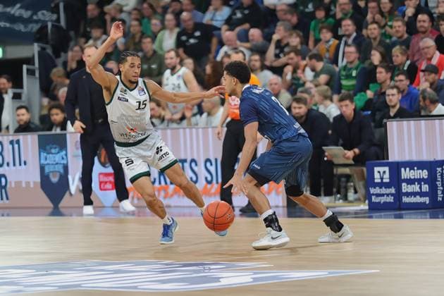 v.li. Jordan Roland (Vet-Concept Gladiators Trier, 15), Kevin McClain (MLP Academics Heidelberg, 3) GER, MLP Academics Heidelberg vs. Vet-Concept Gladiators Trier, Basketball, easycredit Basketball Bundesliga, 7.Spieltag, Saison, 2025 2026, 09.11.2025 GER, MLP Academics Heidelberg vs. Vet-Concept Gladiators Trier, Basketball, easycredit Basketball Bundesliga, 7.Spieltag, Saison, 2025 2026, 09.11.2025 Heidelberg Copyright: xEibner-Pressefoto JoergxHirschx EP_JHH
