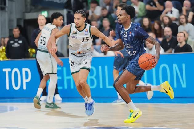 Jordan Roland (Vet-Concept Gladiators Trier, 15), Michael Weathers (MLP Academics Heidelberg, 20) GER, MLP Academics Heidelberg vs. Vet-Concept Gladiators Trier, Basketball, easycredit Basketball Bundesliga, 7.Spieltag, Saison, 2025 2026, 09.11.2025 GER, MLP Academics Heidelberg vs. Vet-Concept Gladiators Trier, Basketball, easycredit Basketball Bundesliga, 7.Spieltag, Saison, 2025 2026, 09.11.2025 Heidelberg Copyright: xEibner-Pressefoto JoergxHirschx EP_JHH