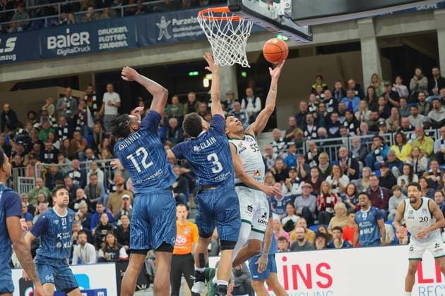 v.li. Osun Osunniyi (MLP Academics Heidelberg, 12),Kevin McClain (MLP Academics Heidelberg, 3), Eli Brooks (Vet-Concept Gladiators Trier, 55). GER, MLP Academics Heidelberg vs. Vet-Concept Gladiators Trier, Basketball, easycredit Basketball Bundesliga, 7.Spieltag, Saison, 2025 2026, 09.11.2025 GER, MLP Academics Heidelberg vs. Vet-Concept Gladiators Trier, Basketball, easycredit Basketball Bundesliga, 7.Spieltag, Saison, 2025 2026, 09.11.2025 Heidelberg Copyright: xEibner-Pressefoto JoergxHirschx EP_JHH