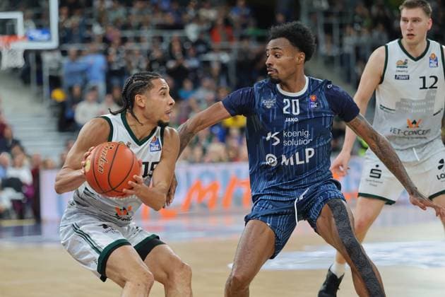 Jordan Roland (Vet-Concept Gladiators Trier, 15), Michael Weathers (MLP Academics Heidelberg, 20). GER, MLP Academics Heidelberg vs. Vet-Concept Gladiators Trier, Basketball, easycredit Basketball Bundesliga, 7.Spieltag, Saison, 2025 2026, 09.11.2025 GER, MLP Academics Heidelberg vs. Vet-Concept Gladiators Trier, Basketball, easycredit Basketball Bundesliga, 7.Spieltag, Saison, 2025 2026, 09.11.2025 Heidelberg Copyright: xEibner-Pressefoto JoergxHirschx EP_JHH