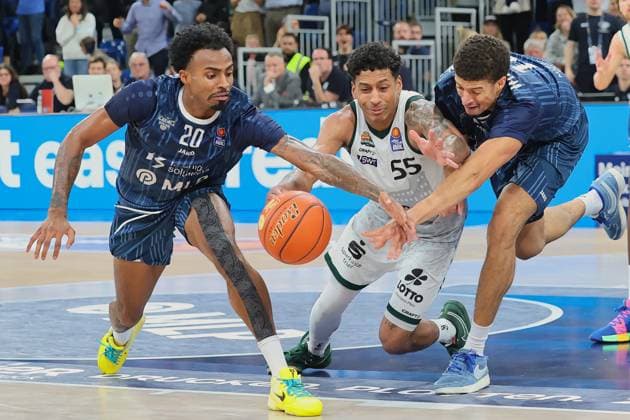 v.li. Michael Weathers (MLP Academics Heidelberg, 20),Eli Brooks (Vet-Concept Gladiators Trier, 55), Samuell Williamson (MLP Academics Heidelberg, 10). GER, MLP Academics Heidelberg vs. Vet-Concept Gladiators Trier, Basketball, easycredit Basketball Bundesliga, 7.Spieltag, Saison, 2025 2026, 09.11.2025 GER, MLP Academics Heidelberg vs. Vet-Concept Gladiators Trier, Basketball, easycredit Basketball Bundesliga, 7.Spieltag, Saison, 2025 2026, 09.11.2025 Heidelberg Copyright: xEibner-Pressefoto JoergxHirschx EP_JHH