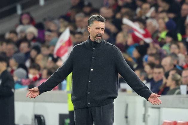 Stuttgart , Bundesliga Fußball VfB Stuttgart vs. FC Augsburg , Trainer Sandro Wagner (Augsburg) Gemäß den Vorgaben der DFL Deutschen Fußball Liga ist es untersagt, in dem Stadion und oder vom Spiel angefertigte Fotoaufnahmen in Form von Sequenzbildern und oder videoähnlichen Fotostrecken zu verwerten bzw. verwerten zu lassen.