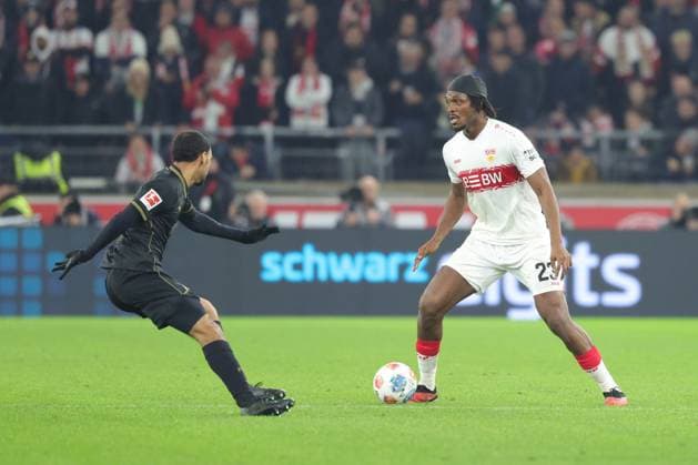 Stuttgart , Bundesliga Fußball VfB Stuttgart vs. FC Augsburg , Dan-Axel Zagadou (VfB) Gemäß den Vorgaben der DFL Deutschen Fußball Liga ist es untersagt, in dem Stadion und oder vom Spiel angefertigte Fotoaufnahmen in Form von Sequenzbildern und oder videoähnlichen Fotostrecken zu verwerten bzw. verwerten zu lassen.