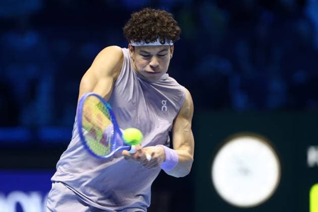 Alexander Zverev vs Ben Shelton Ben Shelton of USA in action during the Round Robin singles match between Alexander Zverev of Germany and Ben Shelton of Usa on Day One of the Nitto ATP, Tennis Herren World Tour Finals. Turin Inalpi Arena Italy Copyright: xMarcoxCanonierox