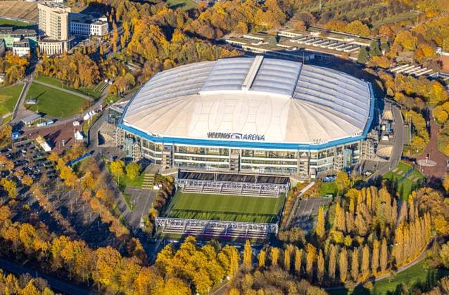 Luftbild, Veltins Arena, Bundesligastadion und Fußballstadion des FC Schalke 04, Berger Feld, Erle, Gelsenkirchen, Ruhrgebiet, Nordrhein-Westfalen, Deutschland !ACHTUNGxMINDESTHONORARx60xEURO! *** Aerial view, Veltins Arena, Bundesliga stadium and soccer stadium of FC Schalke 04, Berger Feld, Erle, Gelsenkirchen, Ruhr area, North Rhine-Westphalia, Germany ATTENTIONxMINDESTHONORARx60xEURO
