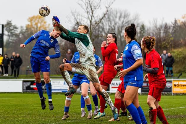 09.11.2025, GER, Fussball, Frauen, Saison 2025 2026, Landespokal, TSV Sundhausen 1869 - FC Carl Zeiss Jena U20-Juniorinnen Im Landespokal der Frauen gewannen die FC Carl Zeiss Jena U20-Juniorinnen ihr Auswärtsspiel beim TSV Sundhausen 1869 mit 0:7. 99867 Gotha OT Sundhausen Rasenplatz Sportplatz Truegleb Thüringen Deutschland