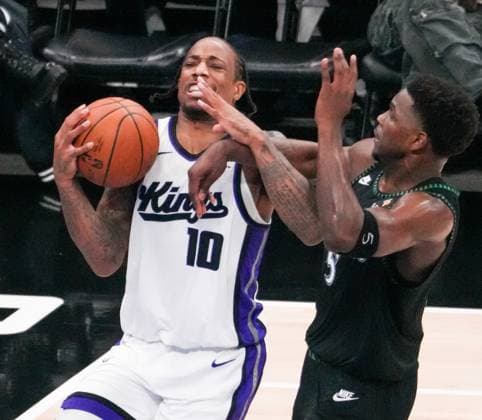 (251110) -- SACRAMENTO, Nov. 10, 2025 -- DeMar DeRozan (L) of Sacramento Kings vies with Anthony Edwards of Minnesota Timberwolves during the 2025-2026 NBA, Basketball Herren, USA regular season match between Sacramento Kings and Minnesota Timberwolves in Sacramento, the United States, Nov. 9, 2025. (Photo by Xinhua) (SP)U.S.-SACRAMENTO-BASKETBALL-NBA-KINGS VS TIMBERWOLVES SunxYuxuan 