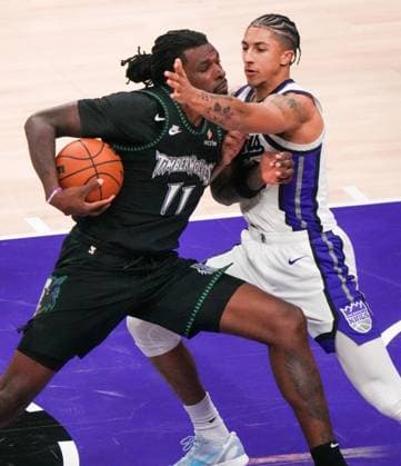 (251110) -- SACRAMENTO, Nov. 10, 2025 -- Naz Reid (L) of Minnesota Timberwolves competes during the 2025-2026 NBA, Basketball Herren, USA regular season match between Sacramento Kings and Minnesota Timberwolves in Sacramento, the United States, Nov. 9, 2025. (Photo by Xinhua) (SP)U.S.-SACRAMENTO-BASKETBALL-NBA-KINGS VS TIMBERWOLVES SunxYuxuan 