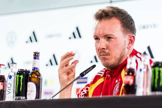 DFB Herren Trainingslager: Pressekonferenz; 10.11.2025 Julian Nagelsmann (Bundestrainer Deutschland) gestikuliert DFB Herren Trainingslager: Pressekonferenz, Wolfsburg, Volkswagen Arena am 10.11.2025 Copyright: xBEAUTIFULxSPORTS Wunderlx