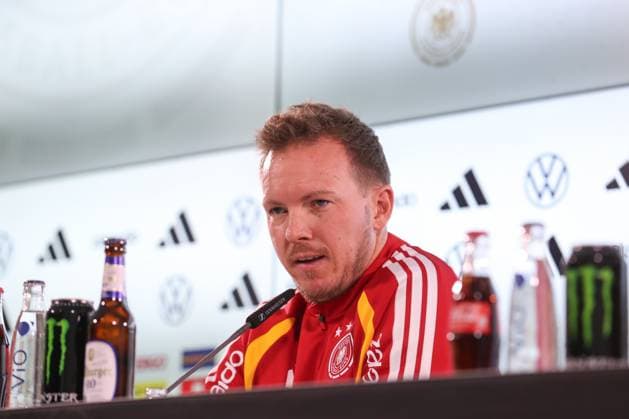 10.11.2025, xtgx, Fussball Nationalmannschaft, Pressekonferenz mit Bundestrainer Julian Nagelsmann emspor, v.l. Julian Nagelsmann (DFB) Portrait, Portraet, Einzelbild (DFL DFB REGULATIONS PROHIBIT ANY USE OF PHOTOGRAPHS as IMAGE SEQUENCES and or QUASI-VIDEO) Wolfsburg