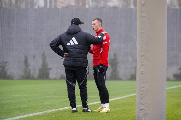 Fußball, Herren, Saison 2025 2026, 1. Bundesliga, 1. FC Union Berlin, Training, v. l. Trainer Steffen Baumgart (1. FC Union Berlin), Tim Skarke (1. FC Union Berlin), 10.11. 2025, Copyright: xMatthiasxKochx
