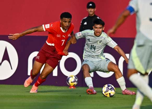 Switzerland v Mexico: Group F - FIFA U-17 World Cup Qatar 2025 Koloto Giacomo of Switzerland and Jose Mancilla of Mexico in action during the FIFA U-17 World Cup Qatar 2025 Group F match between Switzerland and Mexico in Doha, Qatar, on November 10, 2025. DOHA Qatar Copyright: xNOUSHADxTHEKKAYILx