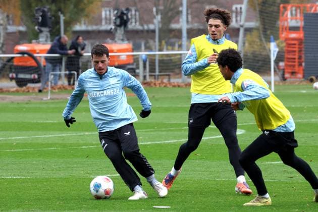 DEU, DFL, 2. FBL Hertha BSC, Training, 10.11.2025, Sportforum, Berlin, DEU, DFL, 2. FBL Hertha BSC, Training, im Bild Diego Demme (Hertha BSC Berlin 6), Nachwuchs DFL - regulations prohibit any use of Photographs as image sequences and or quasi-video