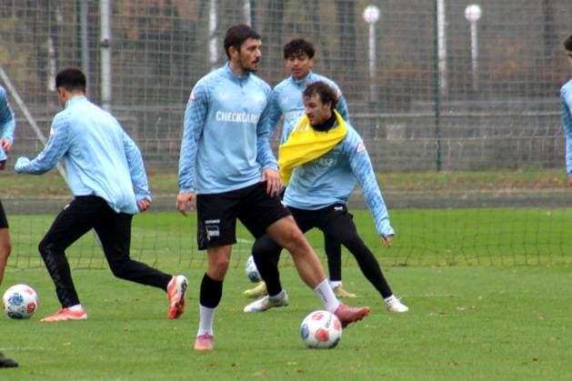 DEU, DFL, 2. FBL Hertha BSC, Training, 10.11.2025, Sportforum, Berlin, DEU, DFL, 2. FBL Hertha BSC, Training, im Bild Dawid Kownacki (Hertha BSC Berlin 9), Linus Gechter (Hertha BSC Berlin 44) DFL - regulations prohibit any use of Photographs as image sequences and or quasi-video