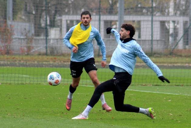 DEU, DFL, 2. FBL Hertha BSC, Training, 10.11.2025, Sportforum, Berlin, DEU, DFL, 2. FBL Hertha BSC, Training, im Bild Dawid Kownacki (Hertha BSC Berlin 9), Agust’n Rogel (Hertha BSC Berlin 3) DFL - regulations prohibit any use of Photographs as image sequences and or quasi-video