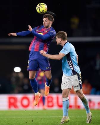 RECORD DATE NOT STATED ESP: RC Celta v FC Barcelona, Barca La Liga EA Sports. Date 12 Ferran Torres of FC Barcelona and Carl Starfelt of RC Celta during the La Liga EA Sports match between RC Celta and FC Barcelona played at Abanca Balaidos Stadium on November 9, 2025 in Vigo, Spain. kpng Copyright: xPedroxMinax xPRESSINx PM_251109_CEL_BAR_2526_540
