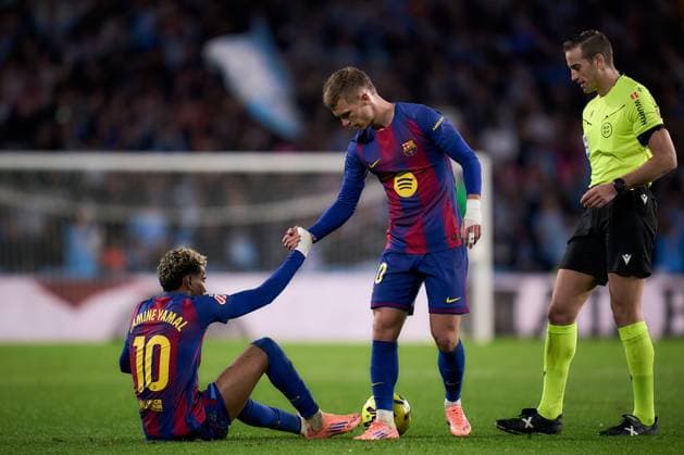 RECORD DATE NOT STATED ESP: RC Celta v FC Barcelona, Barca La Liga EA Sports. Date 12 Lamine Yamal and Dani Olmo of FC Barcelona during the La Liga EA Sports match between RC Celta and FC Barcelona played at Abanca Balaidos Stadium on November 9, 2025 in Vigo, Spain. kpng Copyright: xPedroxMinax xPRESSINx PM_251109_CEL_BAR_2526_549