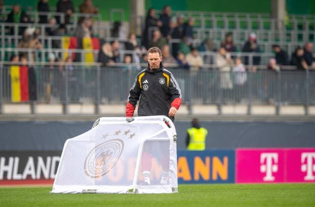 Fußball, Herren, Saison 2025 26, Training der deutschen Nationalmannschaft in Wolfsburg im AOK-Stadion, Bundestrainer Julian Nagelsmann (Deutschland), 10.11. 2025, Copyright: xSebastianxRäppold MatthiasxKochx