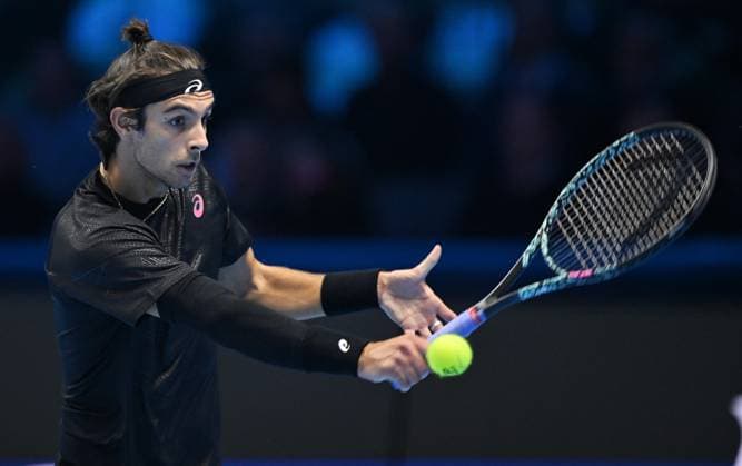 November 10, 2025, Turin, Italy: Lorenzo Musetti of Italy in action during the men s singles Round Robin match against Taylor Fritz of USA at the ATP, Tennis Herren Finals in Turin, Italy, 10 November 2025. ANSA ALESSANDRO DI MARCO ATP Finals Tennis Tournament  - ZUMAa110 20251110_zaf_a110_018 Copyright: xAlessandroxDixMarcox