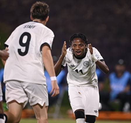Fussball, Junioren U 17 WM 2025 in Doha Katar Vorrunde 10.11.2025 Gruppe G El Salvador - Deutschland JUBEL Deutschland; Torschuetze zum 3-0 Wisdom Mike (re)