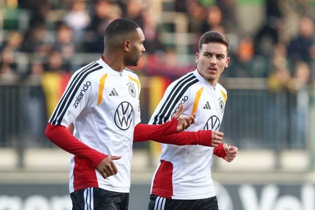 10.11.2025, xtgx, Fussball Nationalmannschaft, Öffentliches Training in Wolfsburg emspor, v.l. Jonathan Tah (Deutschland), Said El Mala (Deutschland) (DFL DFB REGULATIONS PROHIBIT ANY USE OF PHOTOGRAPHS as IMAGE SEQUENCES and or QUASI-VIDEO) Wolfsburg