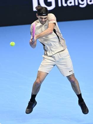 November 10, 2025, Turin, Italy: Taylor Fritz of USA in action during the men s singles Round Robin match against Lorenzo Musetti of Italy at the ATP, Tennis Herren Finals in Turin, Italy, 10 November 2025. ANSA ALESSANDRO DI MARCO ATP Finals Tennis Tournament  - ZUMAa110 20251110_zaf_a110_025 Copyright: xAlessandroxDixMarcox