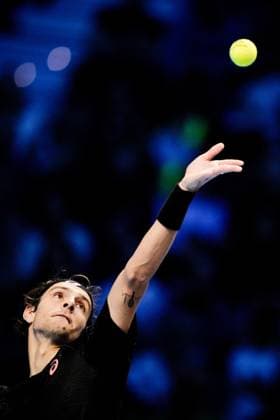 Italy s Lorenzo Musetti serves against United StatesÕ Taylor Fritzduring the singles tennis match of the ATP, Tennis Herren World Tour Finals at the Inalpi Arena in Turin, Italy - Sunday, Nov. 10, 2025. - .  Copyright: xMarcoxAlpozzi LaPressex