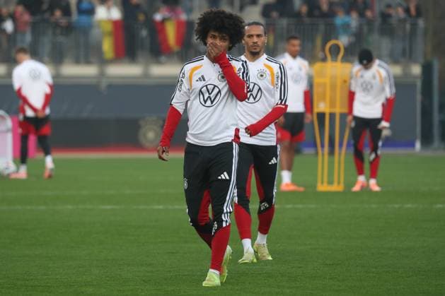 10.11.2025, xgox, Fussball - Deutsche Nationalmannschaft Öffentliches Training emspor, v.l. Karim Adeyimi (Deutschland, ) (DFL DFB REGULATIONS PROHIBIT ANY USE OF PHOTOGRAPHS as IMAGE SEQUENCES and or QUASI-VIDEO) Wolfsburg