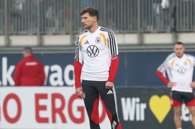 10.11.2025, xgox, Fussball - Deutsche Nationalmannschaft Öffentliches Training emspor, v.l. Leon Goretzka (Deutschland, ) (DFL DFB REGULATIONS PROHIBIT ANY USE OF PHOTOGRAPHS as IMAGE SEQUENCES and or QUASI-VIDEO) Wolfsburg