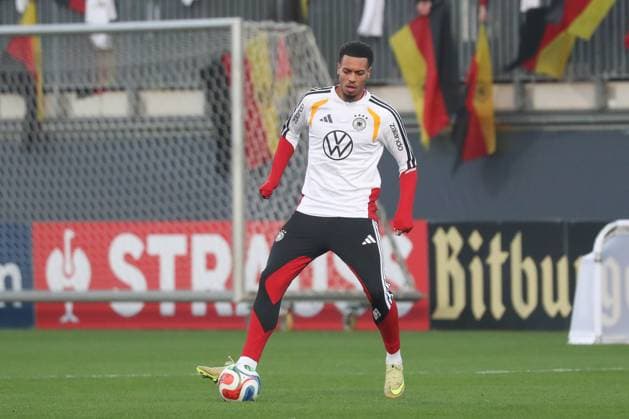 10.11.2025, xgox, Fussball - Deutsche Nationalmannschaft Öffentliches Training emspor, v.l. Felix Nmecha (Deutschland, ) (DFL DFB REGULATIONS PROHIBIT ANY USE OF PHOTOGRAPHS as IMAGE SEQUENCES and or QUASI-VIDEO) Wolfsburg