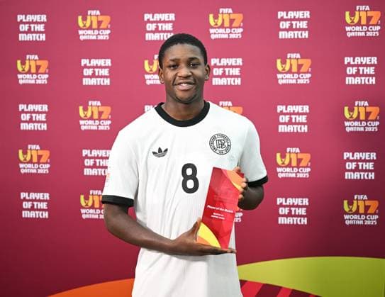 Fussball, Junioren U 17 WM 2025 in Doha Katar Vorrunde 10.11.2025 Gruppe G El Salvador - Deutschland Man of the Match; Jeremiah Dennit Mensah (Deutschland Bayer 04 Leverkusen)