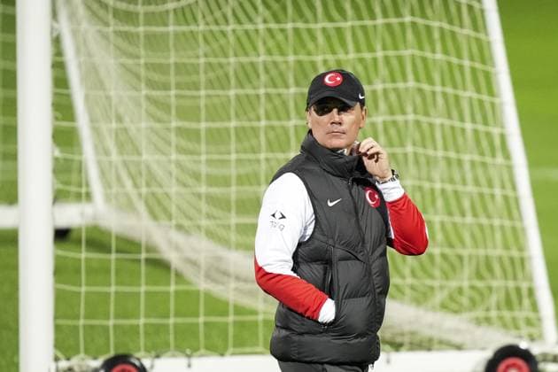 Turkish National Football Team training session ISTANBUL, TURKIYE - NOVEMBER 10: Head coach of Turkish National Football Team Vincenzo Montella leads a training session ahead of 2026 FIFA World Cup, WM, Weltmeisterschaft, Fussball European Qualifiers Group E match between Turkiye and Bulgaria at the TFF Hasan Dogan Facilities in Istanbul, Turkiye on November 10, 2025. Arife Karakum Anadolu Istanbul Turkey. Editorial use only. Please get in touch for any other usage.  Copyright: x2025xAnadoluxArifexKarakumx