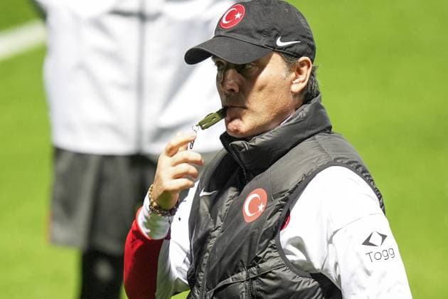 Turkish National Football Team training session ISTANBUL, TURKIYE - NOVEMBER 10: Head coach of Turkish National Football Team Vincenzo Montella leads a training session ahead of 2026 FIFA World Cup, WM, Weltmeisterschaft, Fussball European Qualifiers Group E match between Turkiye and Bulgaria at the TFF Hasan Dogan Facilities in Istanbul, Turkiye on November 10, 2025. Arife Karakum Anadolu Istanbul Turkey. Editorial use only. Please get in touch for any other usage.  Copyright: x2025xAnadoluxArifexKarakumx