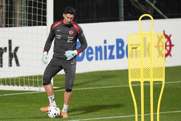 Turkish National Football Team training session ISTANBUL, TURKIYE - NOVEMBER 10: Altay Bayindir of Turkiye attends a training session ahead of 2026 FIFA World Cup, WM, Weltmeisterschaft, Fussball European Qualifiers Group E match between Turkiye and Bulgaria at the TFF Hasan Dogan Facilities in Istanbul, Turkiye on November 10, 2025. Arife Karakum Anadolu Istanbul Turkey. Editorial use only. Please get in touch for any other usage.  Copyright: x2025xAnadoluxArifexKarakumx