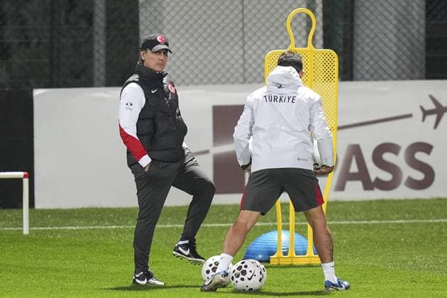 Turkish National Football Team training session ISTANBUL, TURKIYE - NOVEMBER 10: Head coach of Turkish National Football Team Vincenzo Montella leads a training session ahead of 2026 FIFA World Cup, WM, Weltmeisterschaft, Fussball European Qualifiers Group E match between Turkiye and Bulgaria at the TFF Hasan Dogan Facilities in Istanbul, Turkiye on November 10, 2025. Arife Karakum Anadolu Istanbul Turkey. Editorial use only. Please get in touch for any other usage.  Copyright: x2025xAnadoluxArifexKarakumx