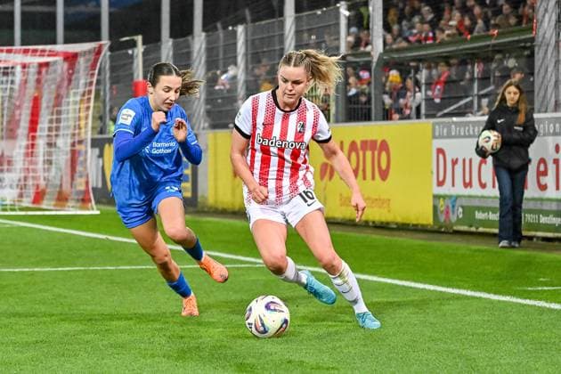 Loreen Bender (Bayer 04 Leverkusen, 19), Greta Stegemann (SC Freiburg Frauen, 16) GER, SC Freiburg - Bayer 04 Leverkuse, Frauen-Fussball, Google Pixel Frauen-Bundesliga, 10. Spieltag, Saison 2025 2026, 10.11.2025 DFB REGULATIONS PROHIBIT ANY USE OF PHOTOGRAPHS AS IMAGE SEQUENCES AND OR QUASI-VIDEO GER, SC Freiburg - Bayer 04 Leverkuse, Frauen-Fussball, Google Pixel Frauen-Bundesliga, 10. Spieltag, Saison 2025 2026, 10.11.2025 Freiburg Copyright: xEibner-Pressefoto ThomasxHessx EP_THS