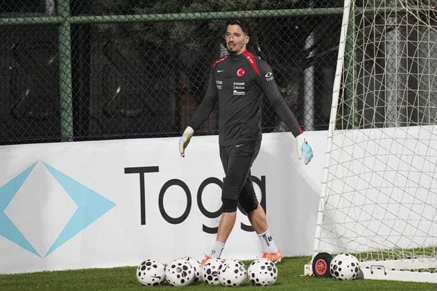 Turkish National Football Team training session ISTANBUL, TURKIYE - NOVEMBER 10: Altay Bayindir of Turkiye attends a training session ahead of 2026 FIFA World Cup, WM, Weltmeisterschaft, Fussball European Qualifiers Group E match between Turkiye and Bulgaria at the TFF Hasan Dogan Facilities in Istanbul, Turkiye on November 10, 2025. Arife Karakum Anadolu Istanbul Turkey. Editorial use only. Please get in touch for any other usage.  Copyright: x2025xAnadoluxArifexKarakumx