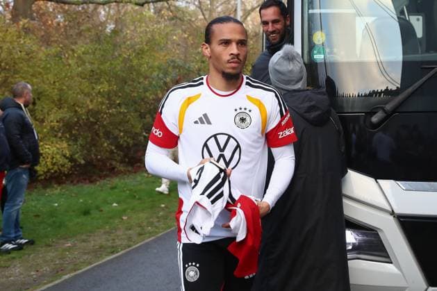 10.11.2025, xtgx, Fussball Nationalmannschaft, Öffentliches Training in Wolfsburg emspor, v.l. Leroy Sane (Deutschland) (DFL DFB REGULATIONS PROHIBIT ANY USE OF PHOTOGRAPHS as IMAGE SEQUENCES and or QUASI-VIDEO) Wolfsburg