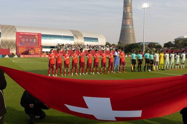 Fussball FIFA U17, U 17 U 17 Weltmeisterschaft Katar 2025 - Schweiz vs Mexiko - Gruppe F Spiel 59: Sandro Wyss (Schweiz, 19) Marco Correia (Schweiz, 16) Mladen Mijajlovic (Schweiz, 10) Nico Lazri (Schweiz, 8) Jill Stiel (Schweiz, 20) Giacomo Koloto (Schweiz, 7) Olivier Mambwa (Schweiz, 3) Gil Zufferey (Schweiz, 5) Theodore Pizarro (Schweiz, 1) Nevio Scherrer (Schweiz, 11) Erblin Sadikaj (Schweiz, 14) Copyright: xRedhaxHosnixSegganix