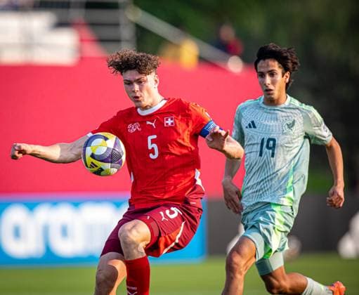 Fussball FIFA U17, U 17 U 17 Weltmeisterschaft Katar 2025 - Schweiz vs Mexiko - Gruppe F Spiel 59: Gil Zufferey (Schweiz, 5) Copyright: xRedhaxHosnixSegganix