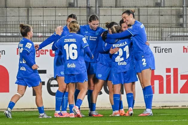 Jubel zum Tor zum 0:1 durch Vanessa Fudalla (Bayer 04 Leverkusen, 21) GER, SC Freiburg - Bayer 04 Leverkuse, Frauen-Fussball, Google Pixel Frauen-Bundesliga, 10. Spieltag, Saison 2025 2026, 10.11.2025 DFB REGULATIONS PROHIBIT ANY USE OF PHOTOGRAPHS AS IMAGE SEQUENCES AND OR QUASI-VIDEO GER, SC Freiburg - Bayer 04 Leverkuse, Frauen-Fussball, Google Pixel Frauen-Bundesliga, 10. Spieltag, Saison 2025 2026, 10.11.2025 Freiburg Copyright: xEibner-Pressefoto ThomasxHessx EP_THS