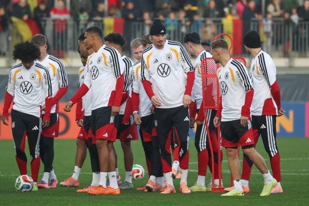 10.11.2025, xgox, Fussball - Deutsche Nationalmannschaft Öffentliches Training emspor, v.l. Nick Woltemade (Deutschland, ) (DFL DFB REGULATIONS PROHIBIT ANY USE OF PHOTOGRAPHS as IMAGE SEQUENCES and or QUASI-VIDEO) Wolfsburg