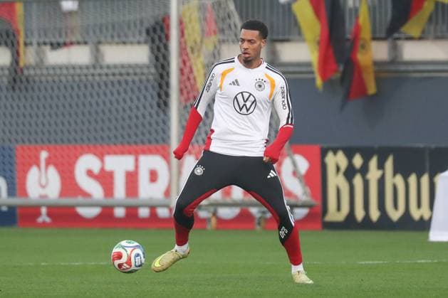 10.11.2025, xgox, Fussball - Deutsche Nationalmannschaft Öffentliches Training emspor, v.l. Felix Nmecha (Deutschland, ) (DFL DFB REGULATIONS PROHIBIT ANY USE OF PHOTOGRAPHS as IMAGE SEQUENCES and or QUASI-VIDEO) Wolfsburg